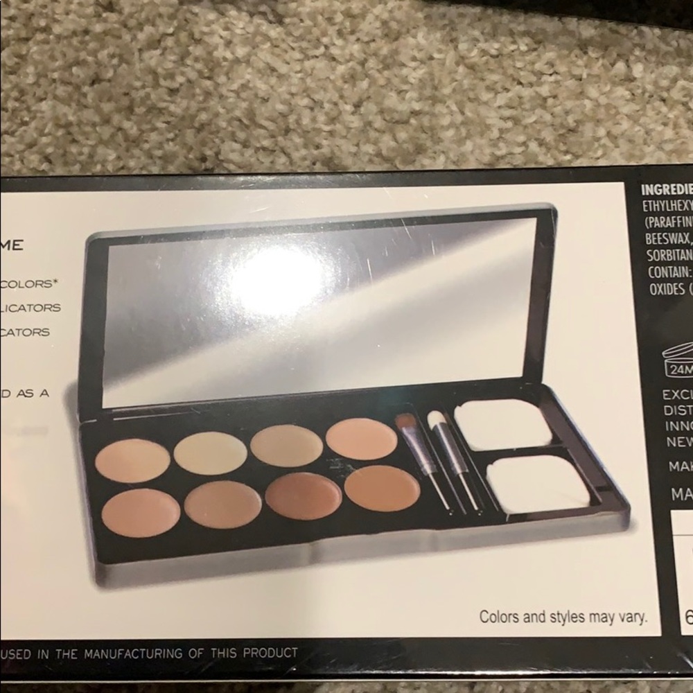 Makeover Essentials Set - Picture 2 of 4